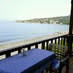 Lipsos بيت ضيافة 2*
