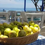 Lipsos بيت ضيافة 2*