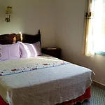 Lipsos بيت ضيافة 2*