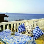 بيت ضيافة Lipsos Yeniliman