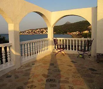 Lipsos Pensionat 2*
